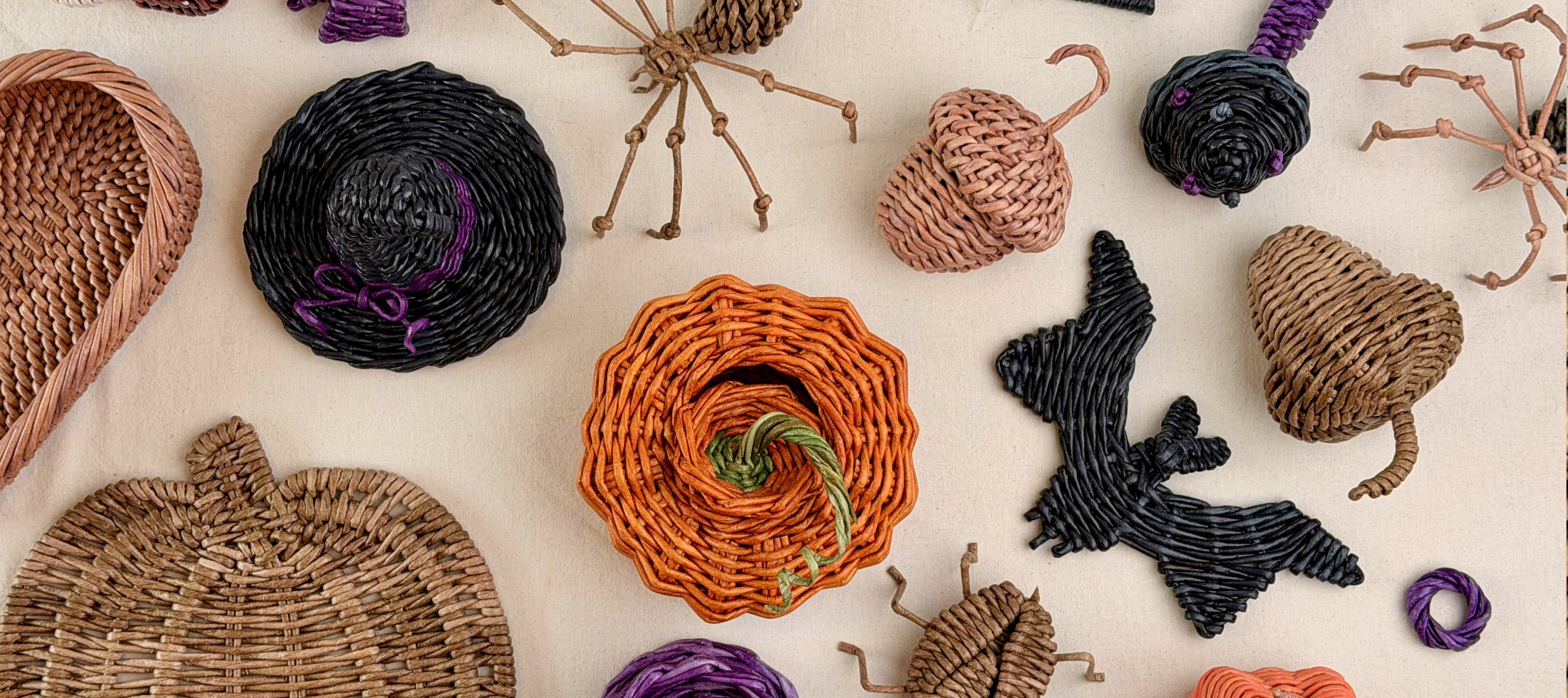Small woven decorative paper vine Halloween acorns, pumpkins, hats, spiders, bats